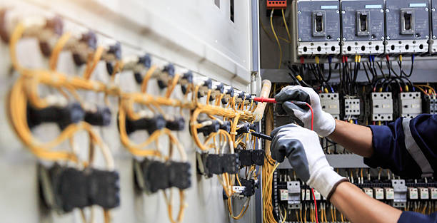 Professional Electrician technician working in Coaling, AL